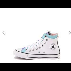 Unisex Converse size 5 in mens size 7 in W